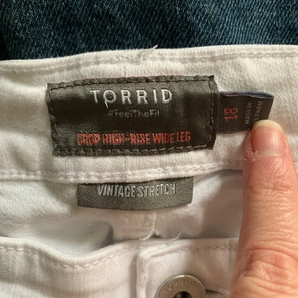 Torrid Crop High-Rise Wide Leg Jeans - Size 18 - Picture 4 of 4